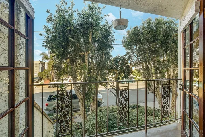 1263 Robinson Ave. #1, San Diego, California 92103