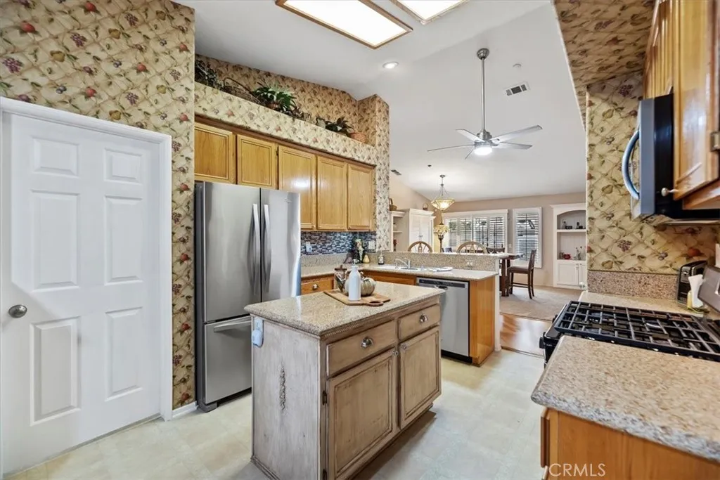 6934 Fremontia, Fontana, California 92336 home-pic-10