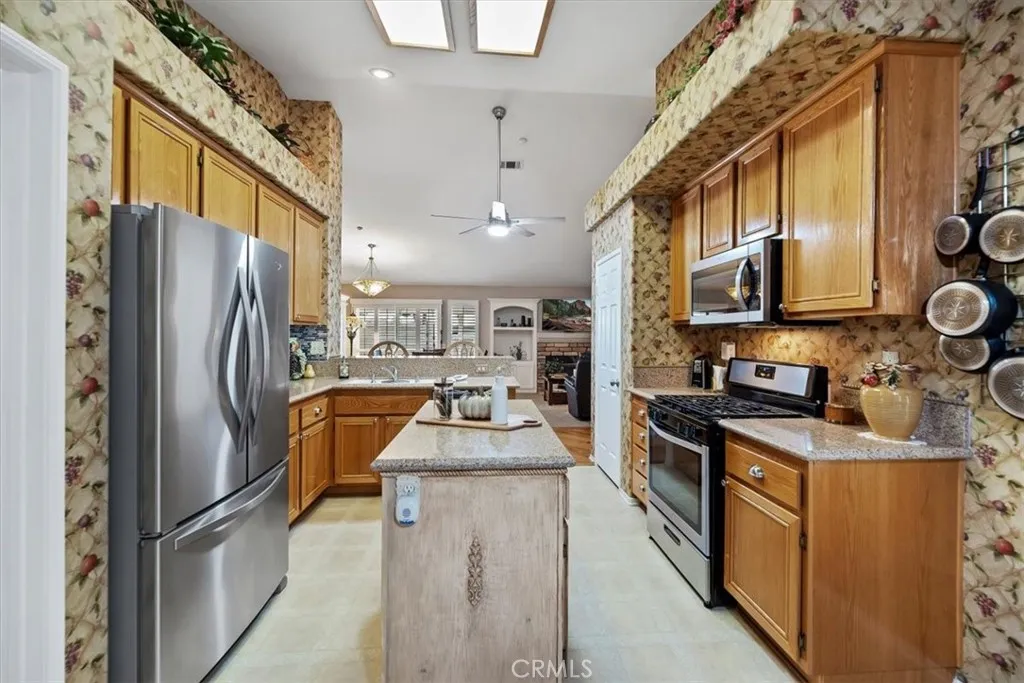 6934 Fremontia, Fontana, California 92336 home-pic-3