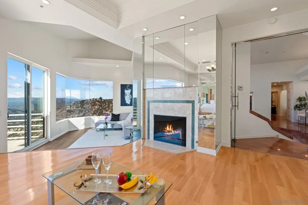 9629 Misty Meadow Lane, Escondido, California 92026 home-pic-11