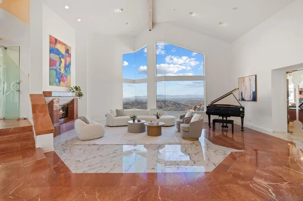 9629 Misty Meadow Lane, Escondido, California 92026 home-pic-4