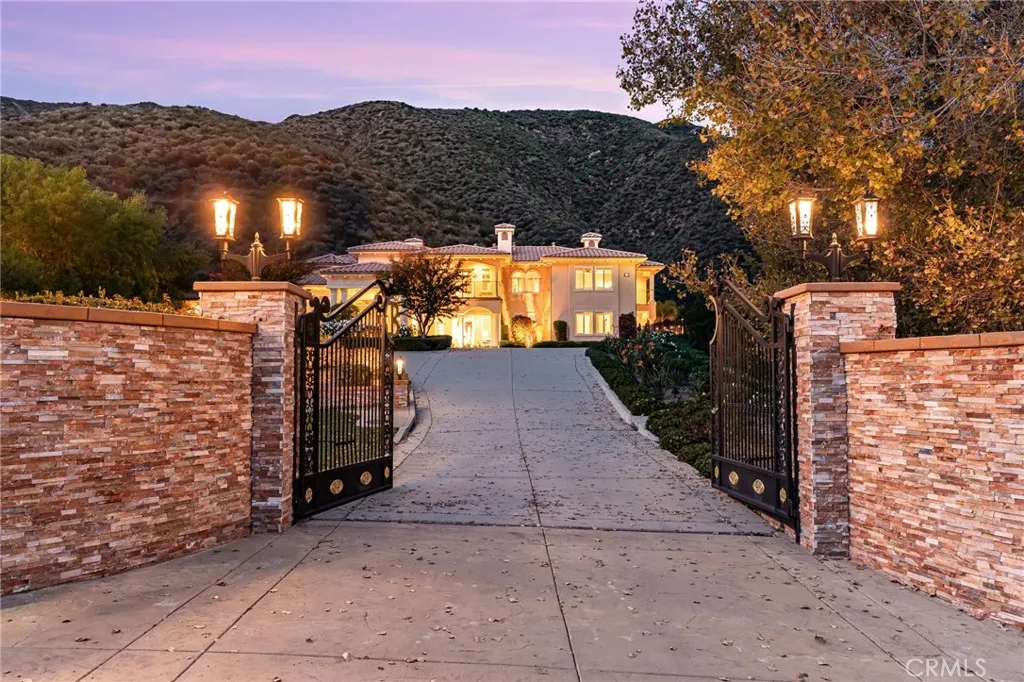 475 W 26th Street, Upland, California 91784 home-pic-5