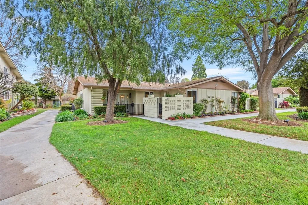 64 Calle Cadiz H, Laguna Woods, California 92637 home-pic-1