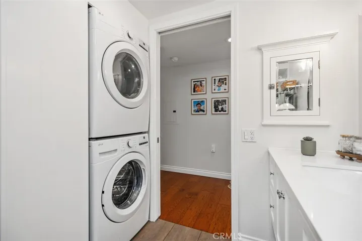 In unit full size washer and dryer