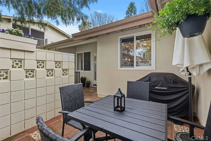 Front Patio/ Fully enclosed