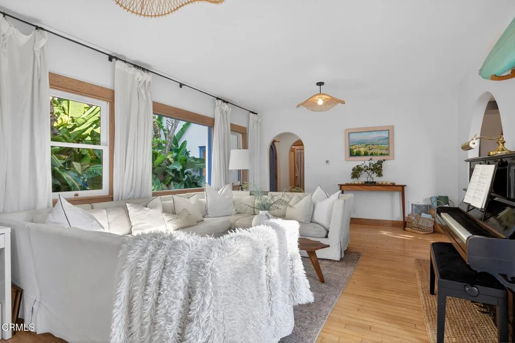 1684 Poli Street, Ventura, California 93001 home-pic-8