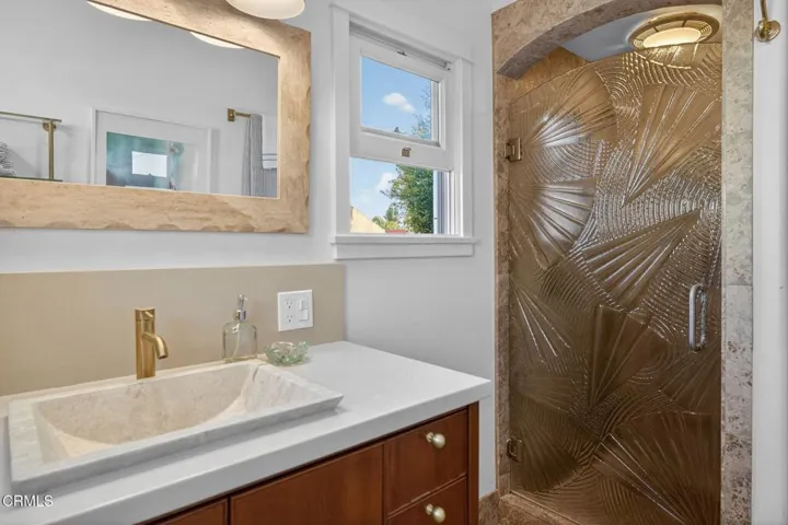 45-web-or-mls-UpmarketMedia-1684Poli-029