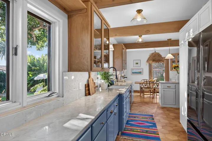 37-web-or-mls-UpmarketMedia-1684Poli-077