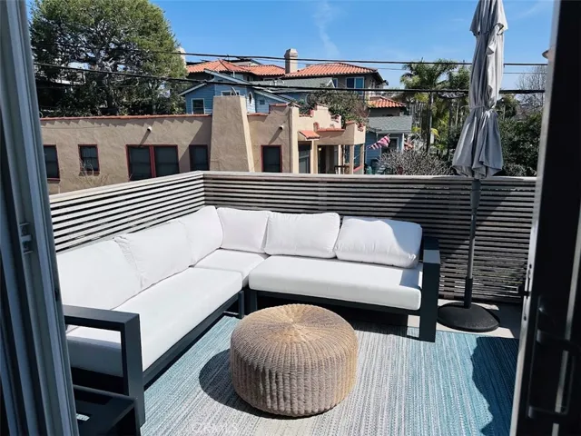 Deck off open concept living upstairs