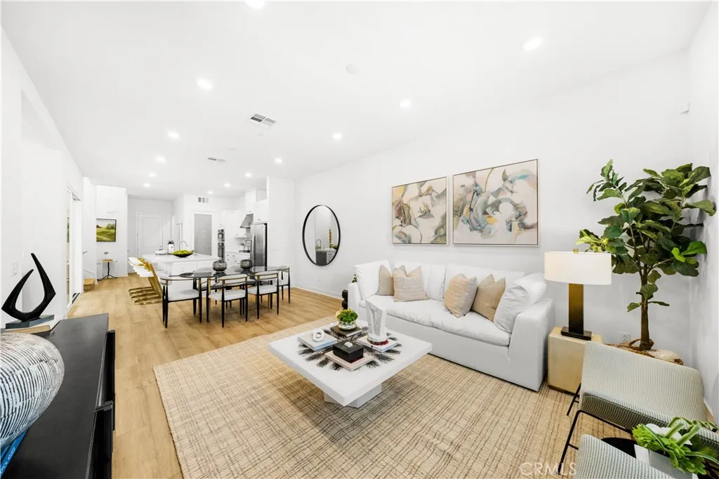 102 Culture, Irvine, California 92618 home-pic-1