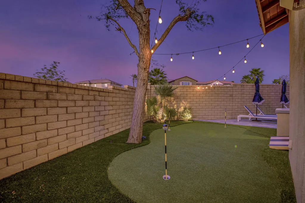 12 PUTTING GREEN FULL SIZE 12 PUTTING GREEN FULL SIZE