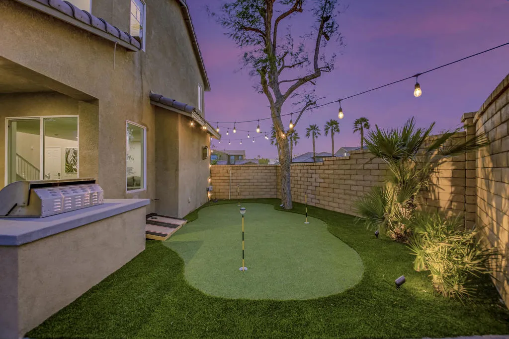 10 PUTTING GREEN FULL SIZE 10 PUTTING GREEN FULL SIZE