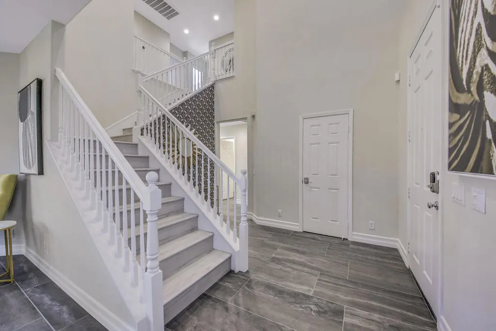 27 FOYER FULL SIZE 27 FOYER FULL SIZE