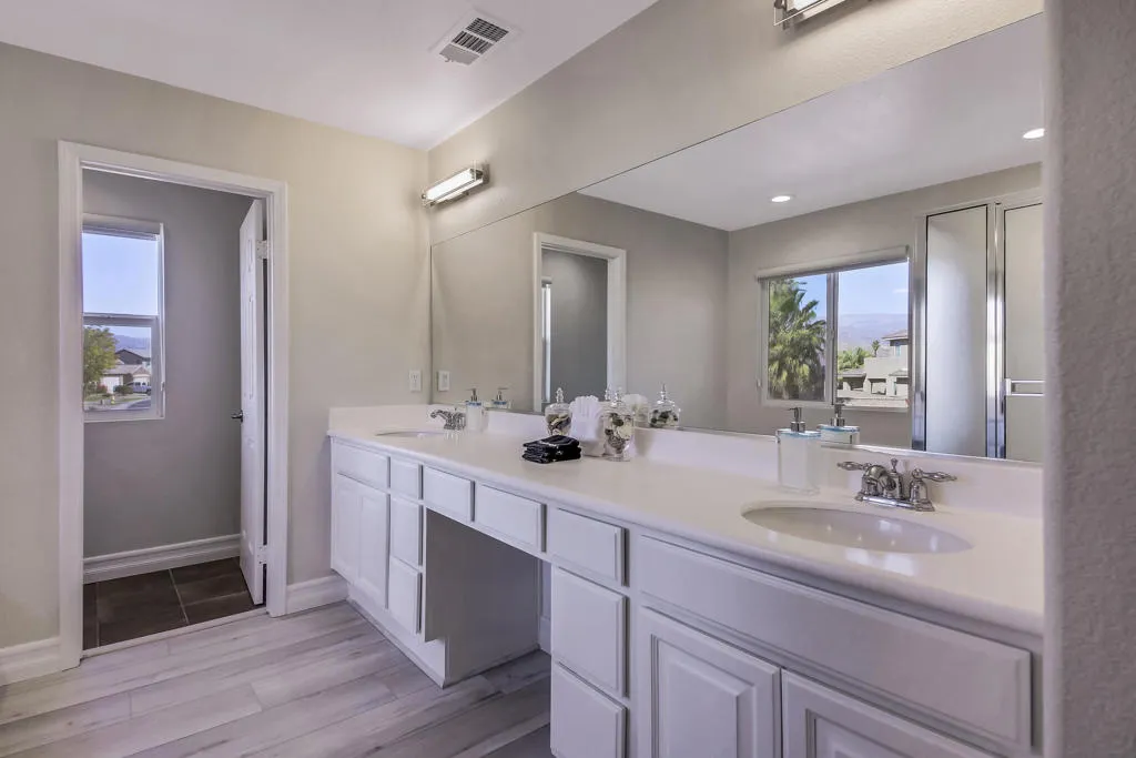 49 MASTER BATH FULL SIZE 49 MASTER BATH FULL SIZE