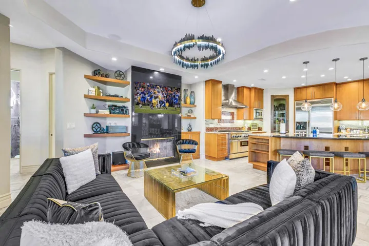 39 LIVING MLS