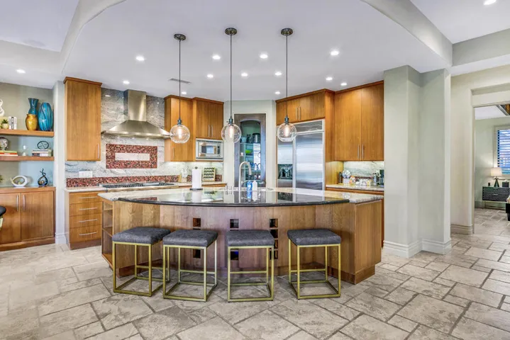 32 KITCHEN MLS