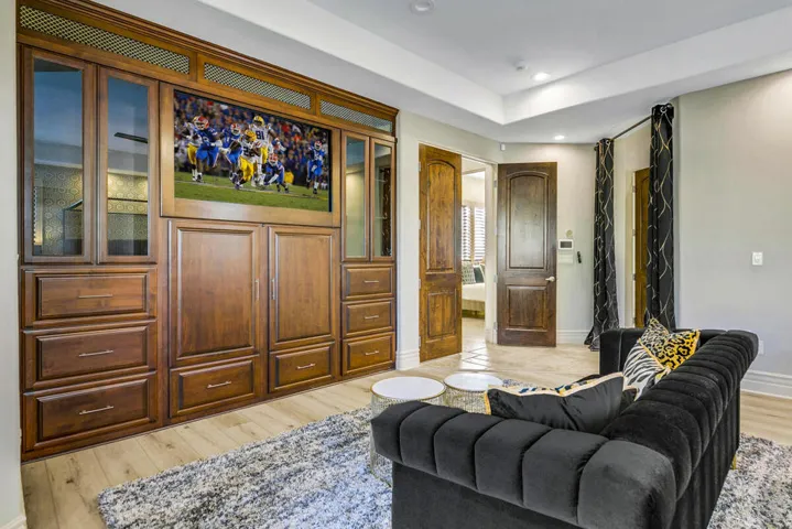 50 MASTER BED MLS