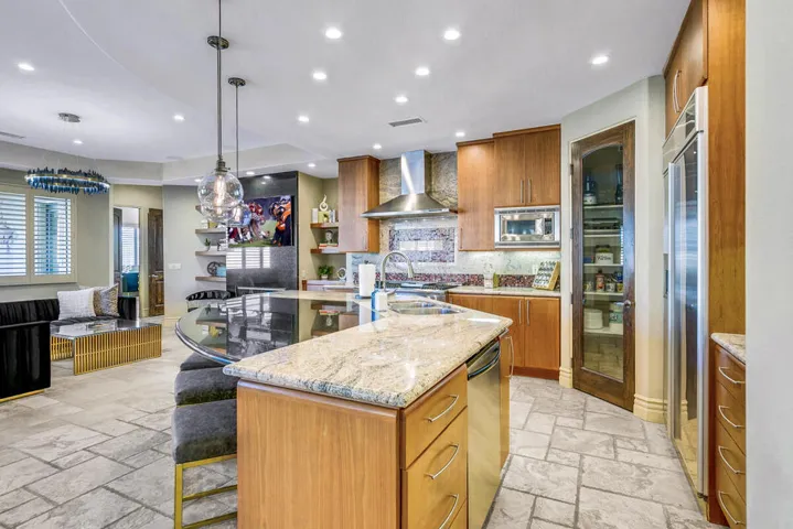 33 KITCHEN MLS