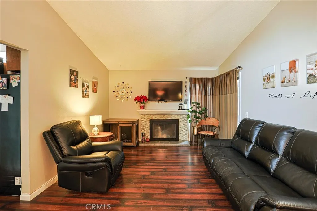 14125 Green Vista, Fontana, California 92337 home-pic-9