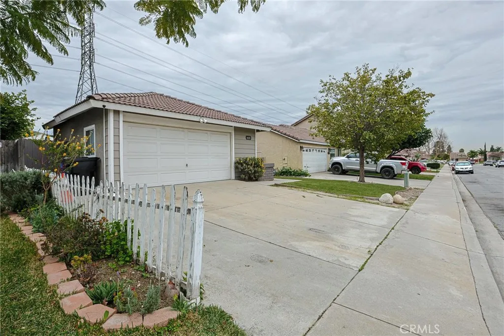 14125 Green Vista, Fontana, California 92337 home-pic-2