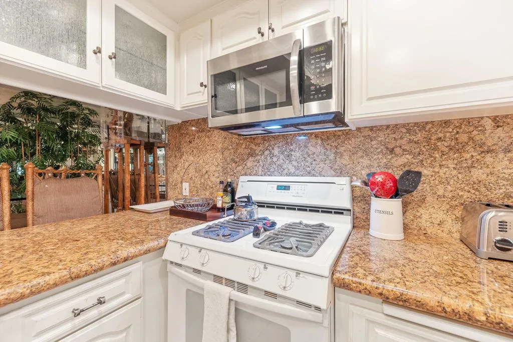21 Pueblo Vista Drive, Palm Springs, California 92264 home-pic-10