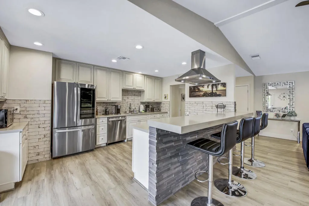 38 KITCHEN MLS SIZE