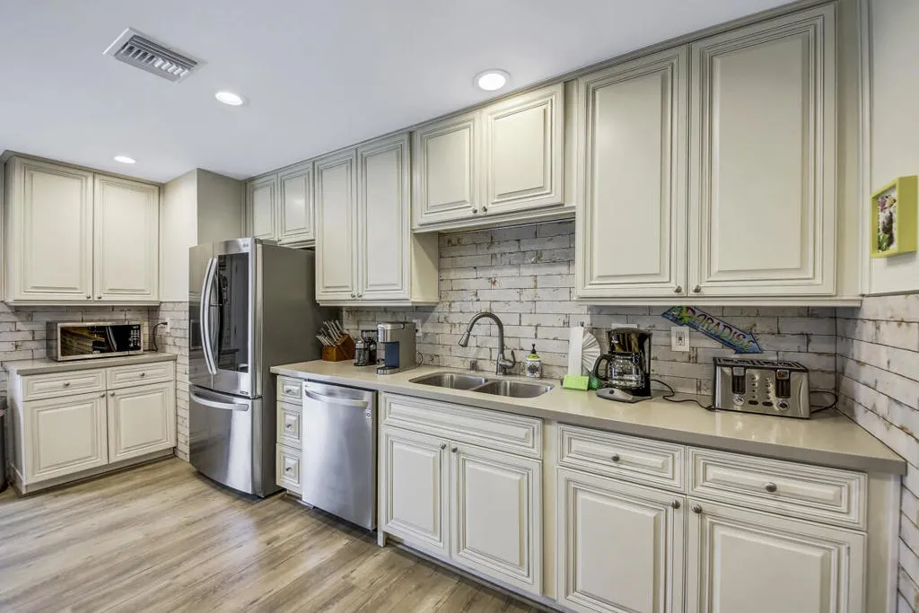 41 KITCHEN MLS SIZE
