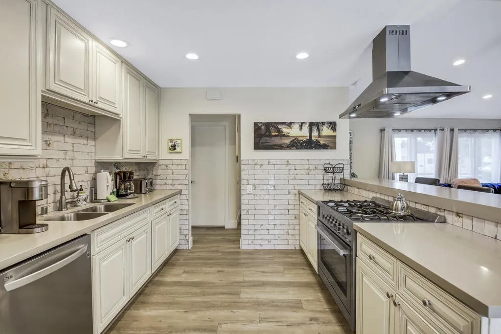 40 KITCHEN MLS SIZE