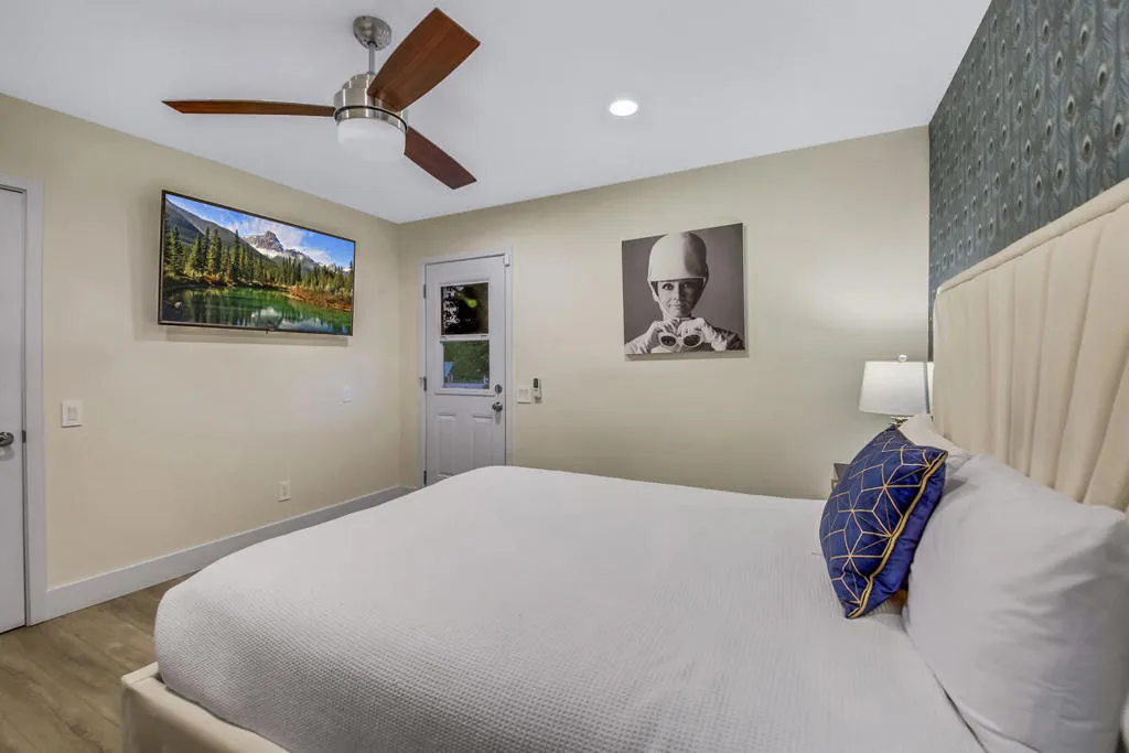 52 BEDROOM MLS SIZE