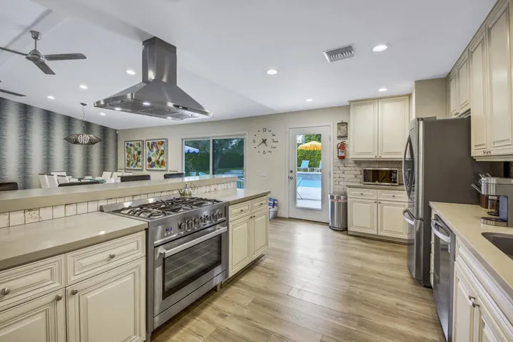 42 KITCHEN MLS SIZE