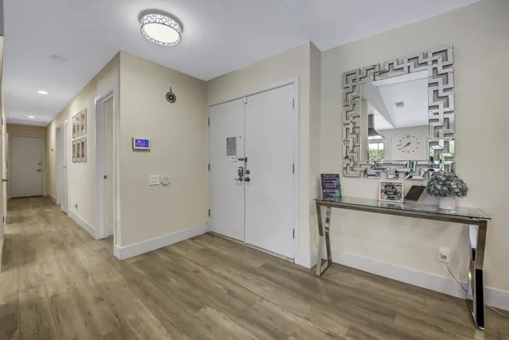35 FOYER MLS SIZE