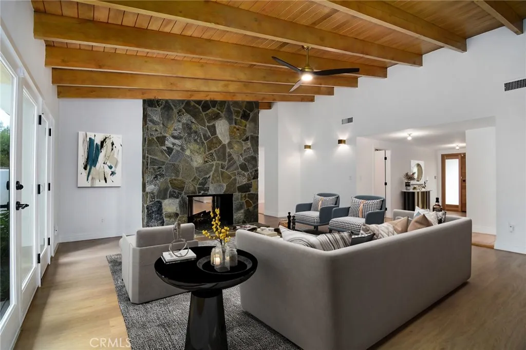 4676 Arriba Drive, Tarzana, California 91356 home-pic-8