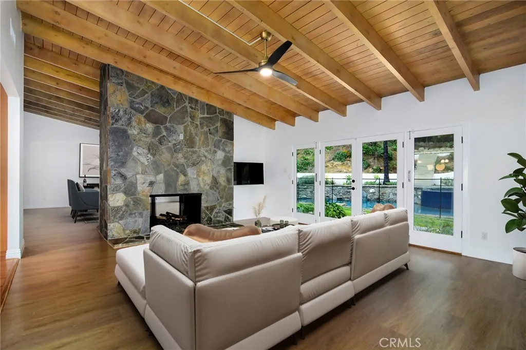 4676 Arriba Drive, Tarzana, California 91356 home-pic-10
