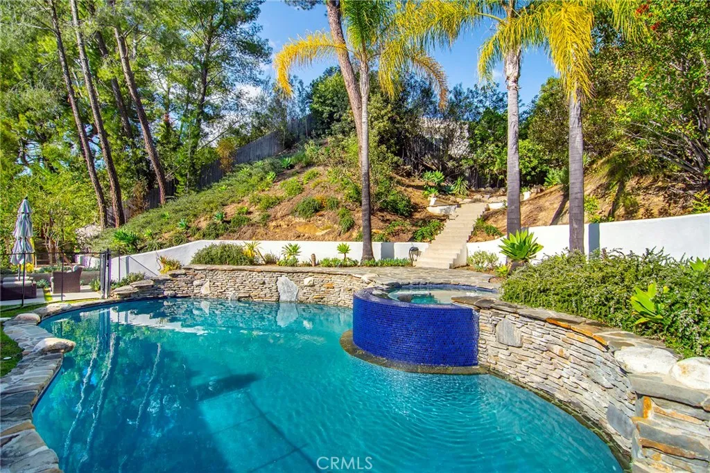 4676 Arriba Drive, Tarzana, California 91356 home-pic-36