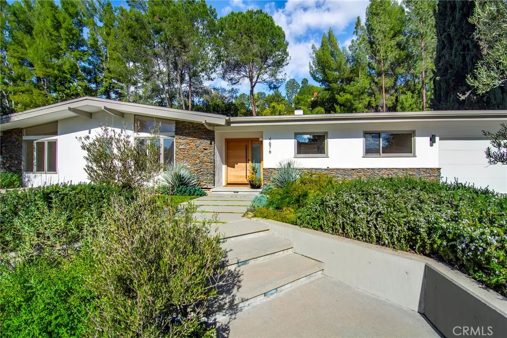 4676 Arriba Drive, Tarzana, California 91356 home-pic-3