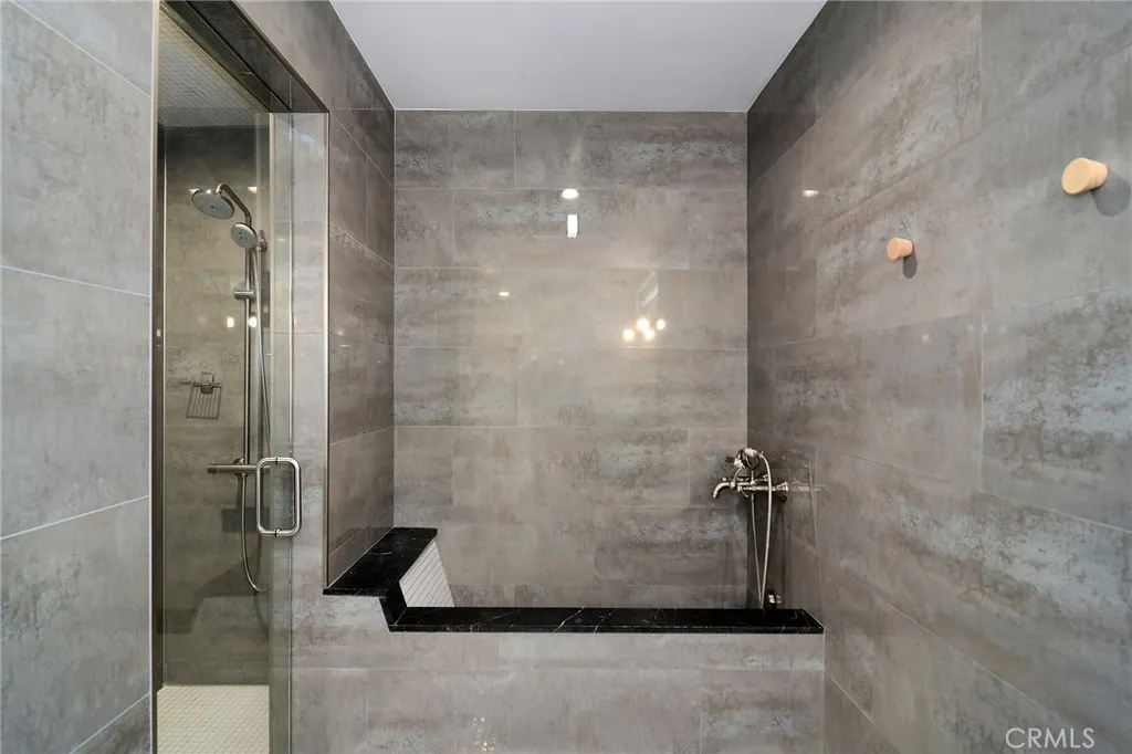 4676 Arriba Drive, Tarzana, California 91356 home-pic-30