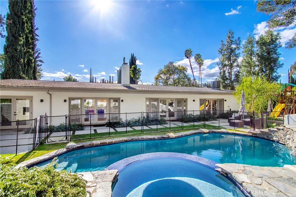 4676 Arriba Drive, Tarzana, California 91356 home-pic-39
