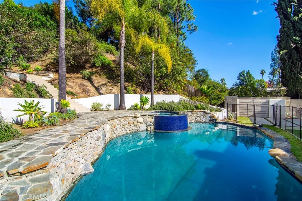 4676 Arriba Drive, Tarzana, California 91356 home-pic-34