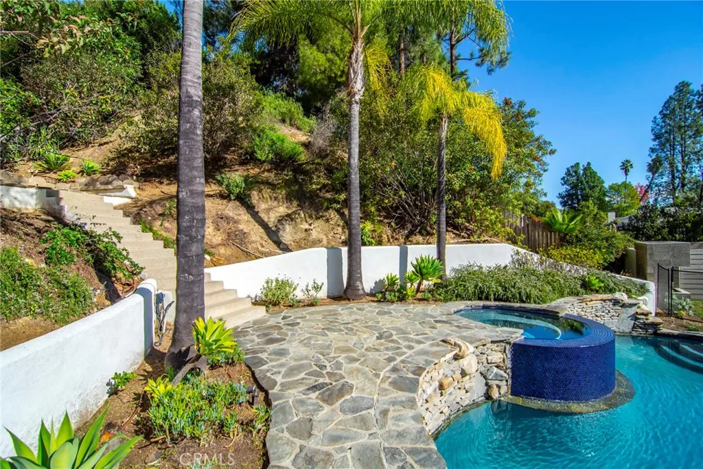 4676 Arriba Drive, Tarzana, California 91356 home-pic-35