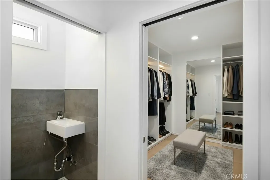 4676 Arriba Drive, Tarzana, California 91356 home-pic-31