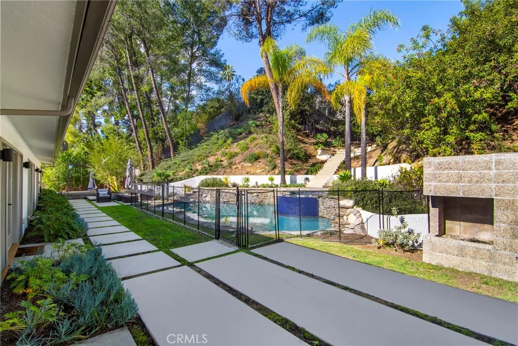 4676 Arriba Drive, Tarzana, California 91356 home-pic-40