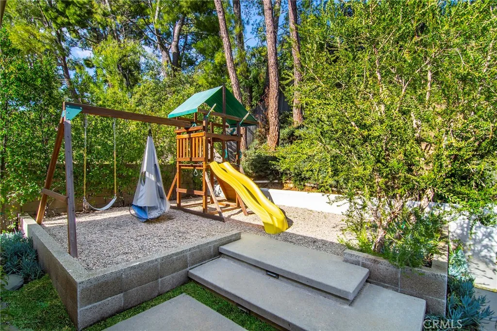 4676 Arriba Drive, Tarzana, California 91356 home-pic-38