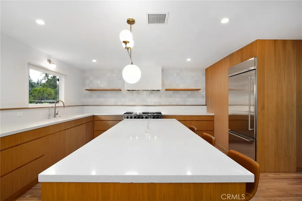 4676 Arriba Drive, Tarzana, California 91356 home-pic-14
