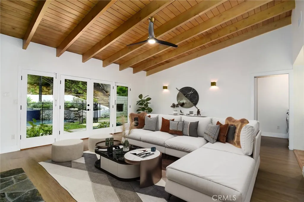 4676 Arriba Drive, Tarzana, California 91356 home-pic-9