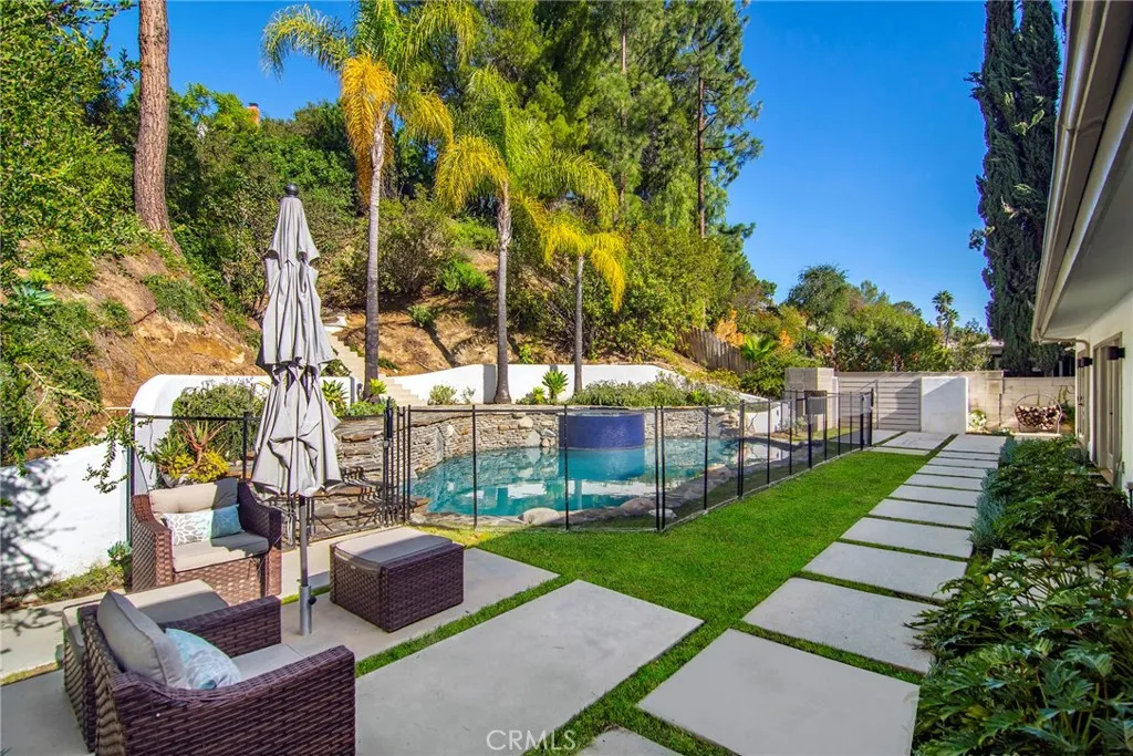 4676 Arriba Drive, Tarzana, California 91356 home-pic-33