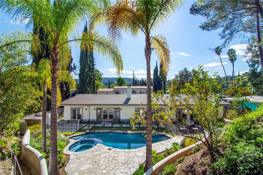 4676 Arriba Drive, Tarzana, California 91356 home-pic-37