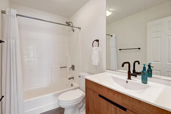 GUEST BATHROOM.jpg mls