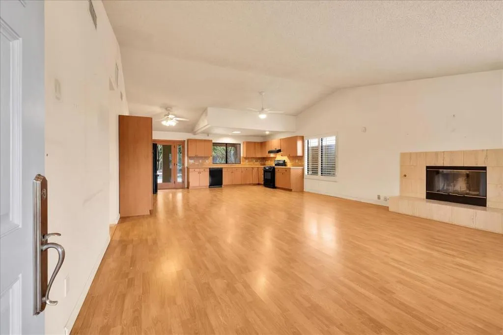 68220 Mccallum Way, Cathedral City, California 92234 home-pic-3