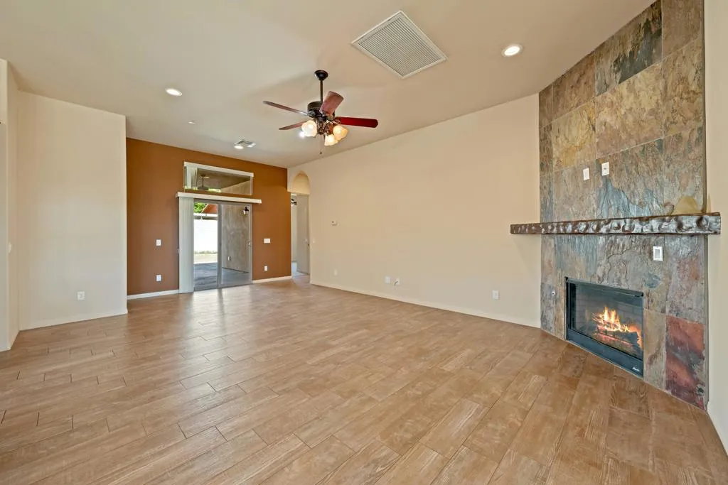 51885 Avenida Bermudas, La Quinta, California 92253 home-pic-12
