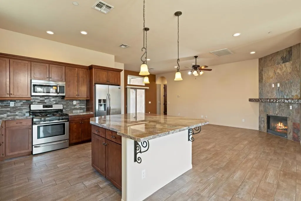51885 Avenida Bermudas, La Quinta, California 92253 home-pic-13